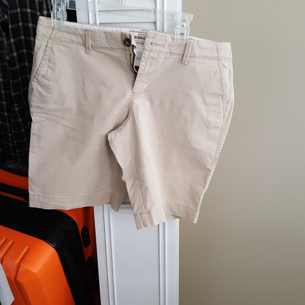 Old Navy Bermudas - Tan Capri